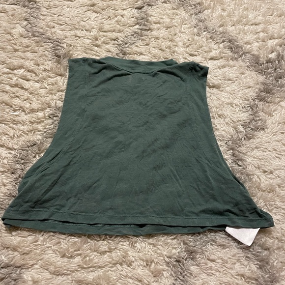 Lululemon cropped tank top - Picture 2 of 3